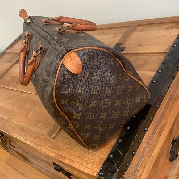 Louis Vuitton Vintage Speedy 35 Handbag. - Picture 14 of 17